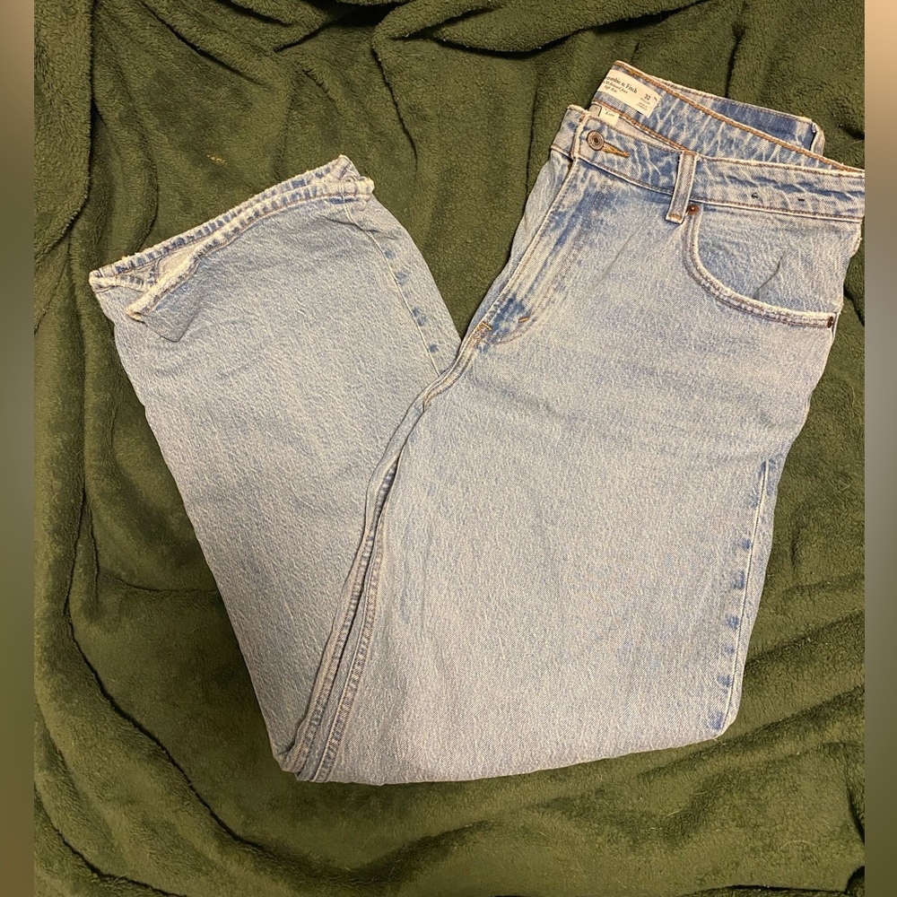 Abercrombie and Fitch 90s Relaxed Jean High Rise — 32R curve love